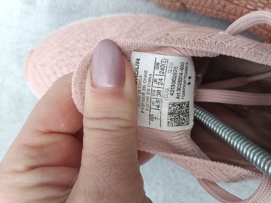 Женские кроссовки Under armour р37-37.5