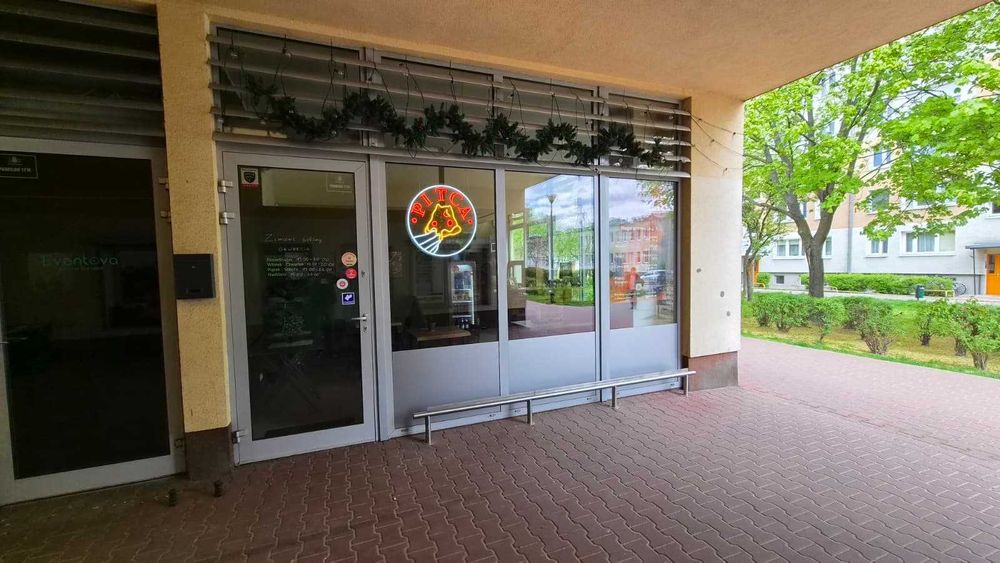 Odstąpię działającą pizzerię w Poznaniu — Winogrady