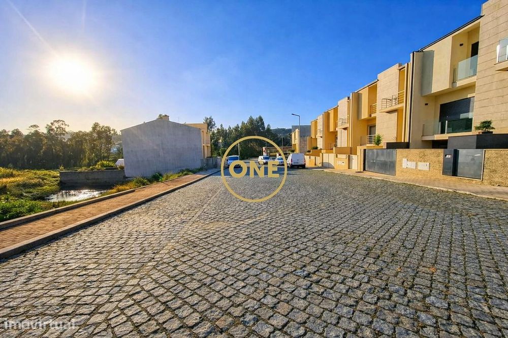 Lote de Gaveto em Pedralva, Braga