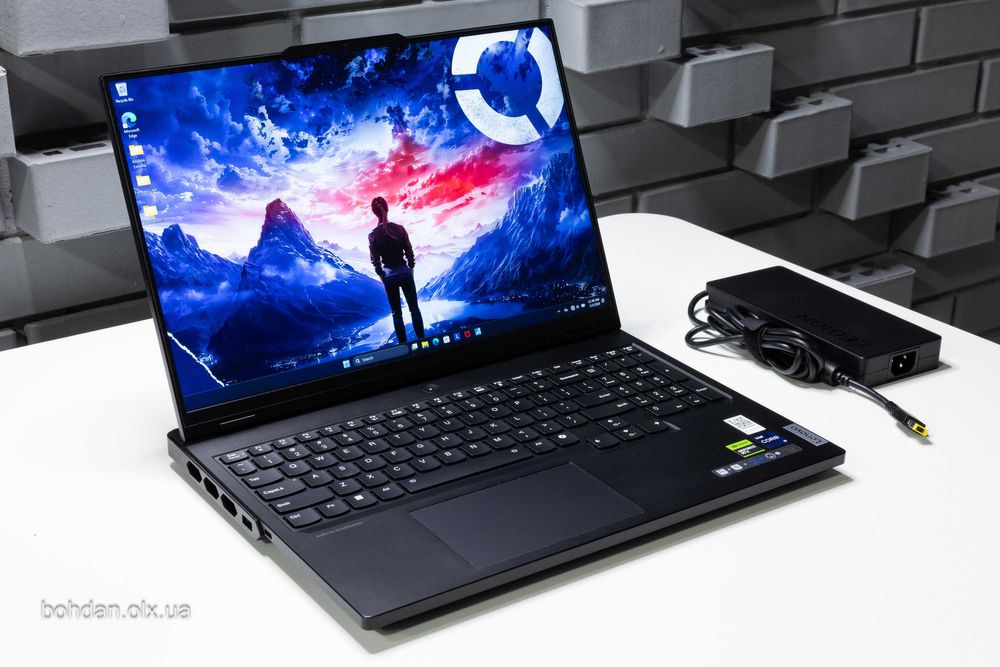 Lenovo Legion Pro 7 16IRX9H WQXGA 240Hz i9-14900HX 32GB 1TB RTX 4080