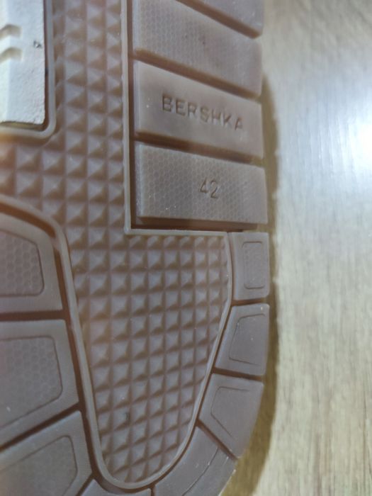 Кроссовки BERSHKA