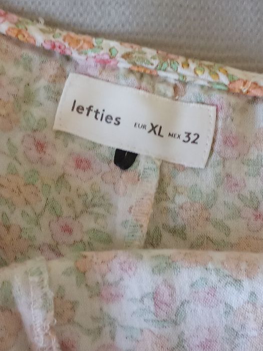 Macacão florido (Lefties)lindo