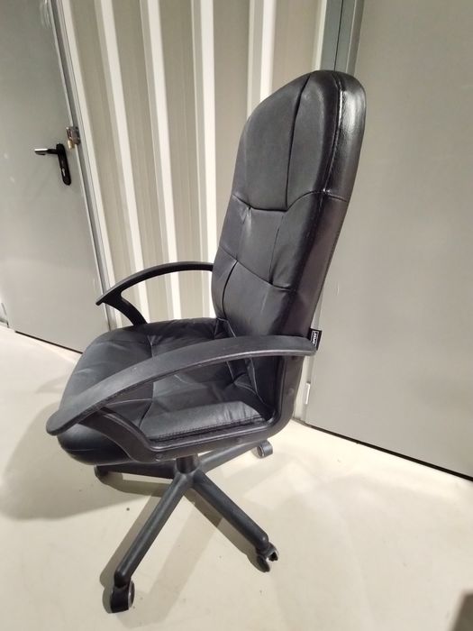 Cadeira de escritório como nova