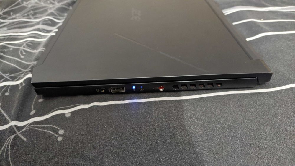 Acer Nitro 7 Intel Core i7-9750H NVIDIA GeForce GTX1660ti 6gb 16Ram