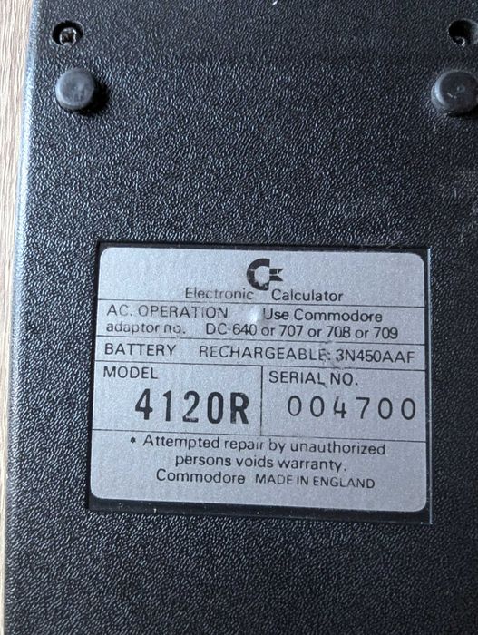 Ретро калькулятор Commodore 4120R та інші