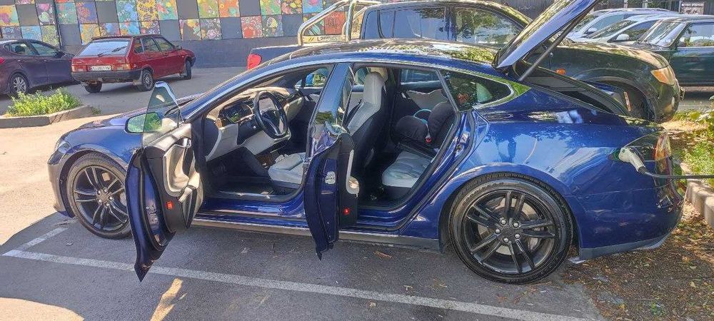 Оренда 8000 авто Аренда Прокат Tesla Model S