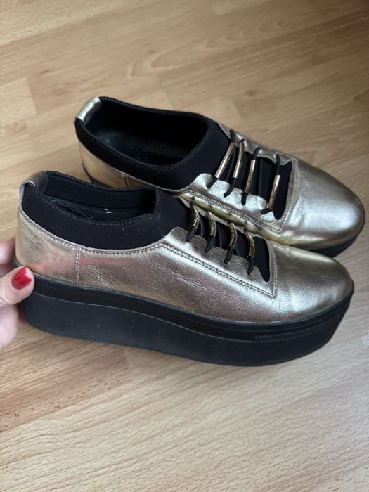 Туфли вставки из кожи