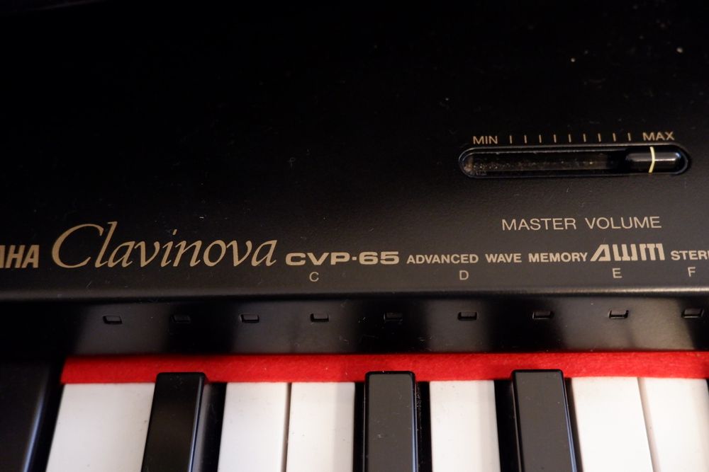 Vendo ou troco Yamaha clavinova CVP 65 pouco usado