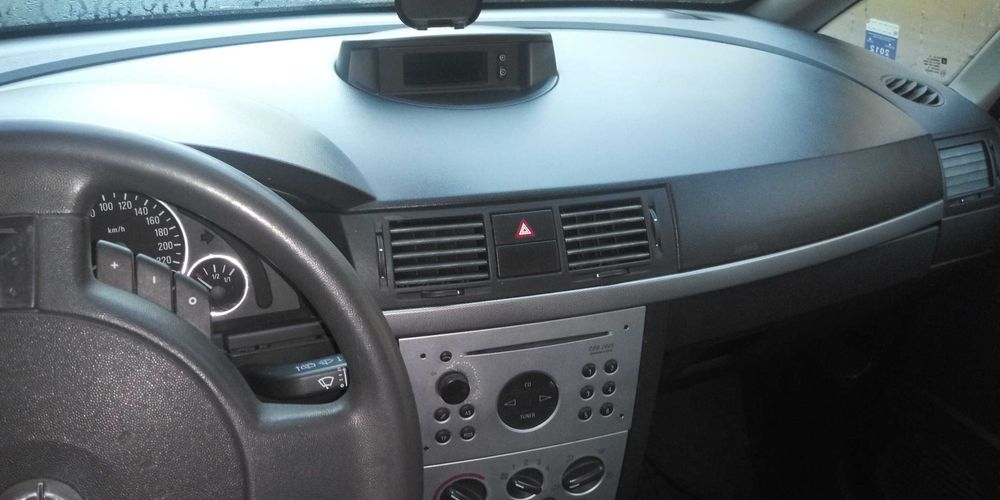 Opel Meriva srebrny 2004r.