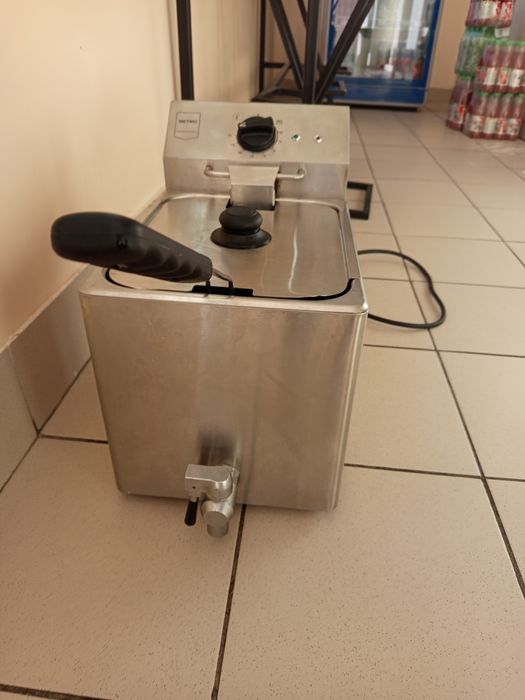 Професійна фритюрниця