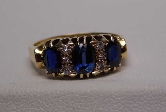 Antyczny złoty pierścionek szafiry i diamenty 1905 r. 18 ct.