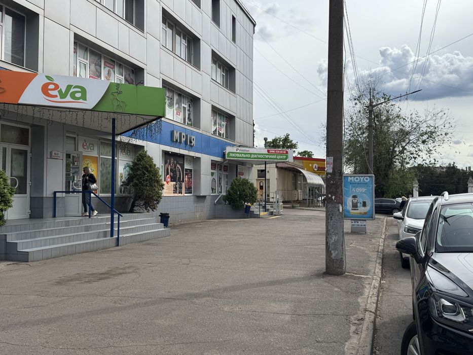Продається 1 кімнатна квартира на площаді Визволення .