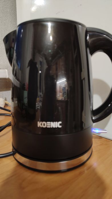 Електрочайник KOENIC
