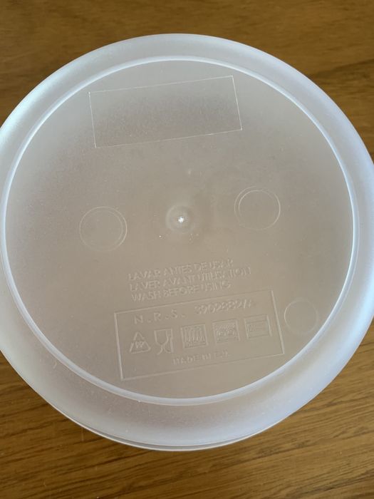 Recipientes com tampa