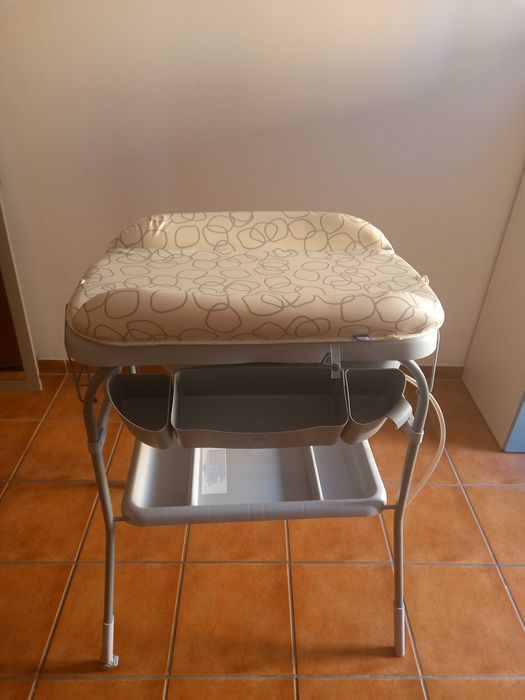 Trocador com banheira chicco