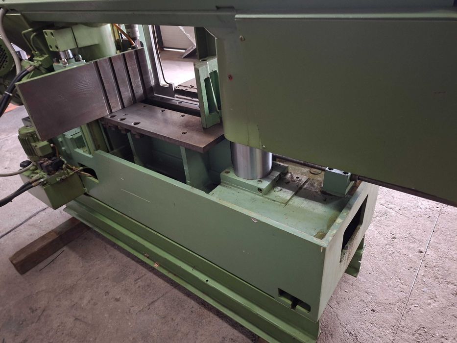 Piła taśmowa słupowa BEHRINGEN HBP 420