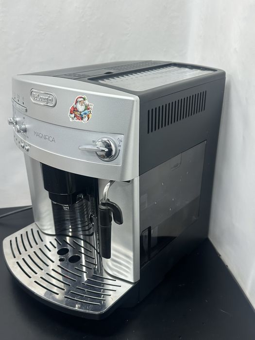 Кавоварка кофемашина Delonghi Magnifica  ESAM 3200.S