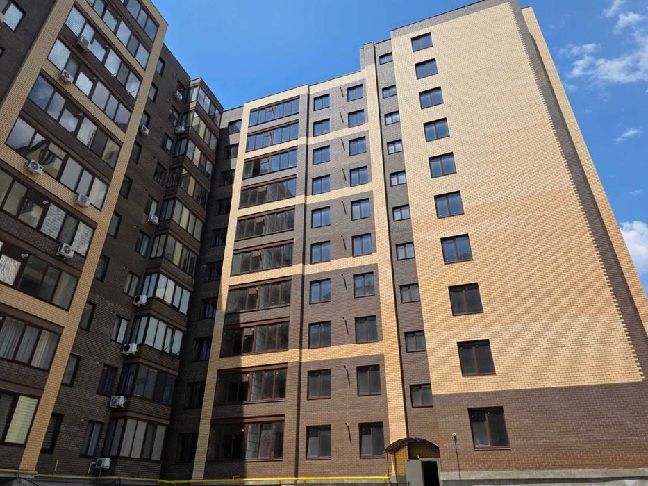 Продам квартиру с 2-х конт. котлом в новом кирпичном доме. 10 минут к центру. ЕС
