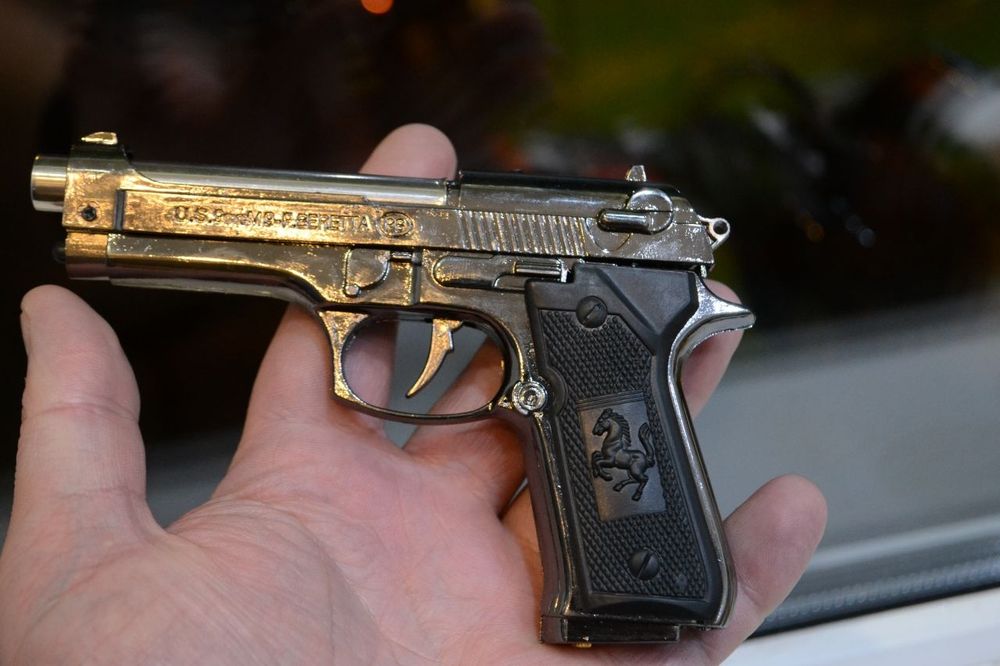 Зажигалка сувенирная пистолет Беретта Турбо пламя