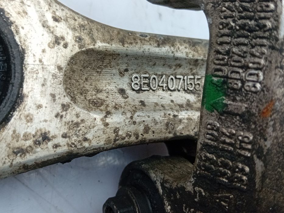 Braço de suspensão frente direito AUDI A4 Avant (8E5, B6)