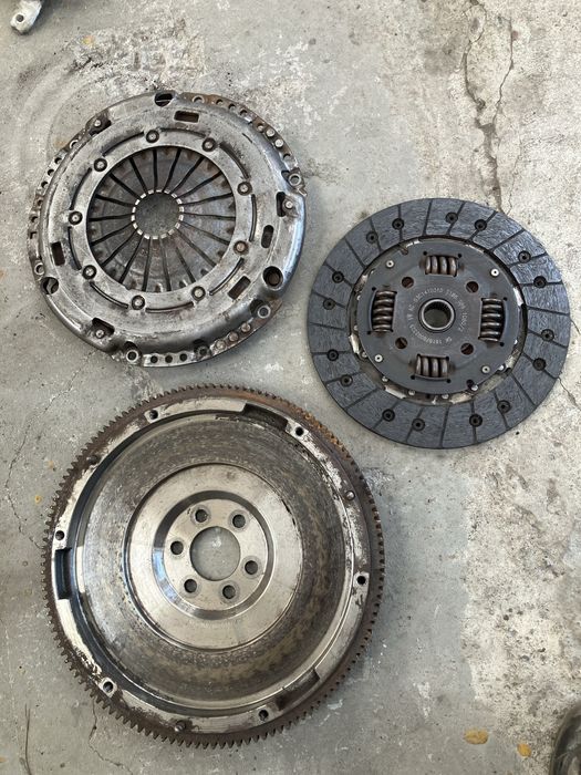 Seat Leon - koło zamochowe sprzęgło tarcza docisk