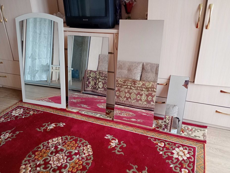 Зеркало на ДСП доске от белой спальни  105 х60 см  (и тонкое 100х40см)