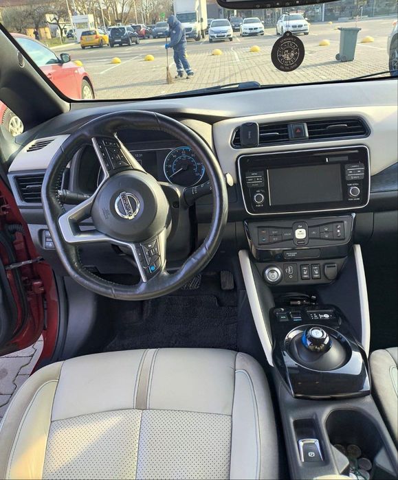 Продам Nissan Leaf 2018