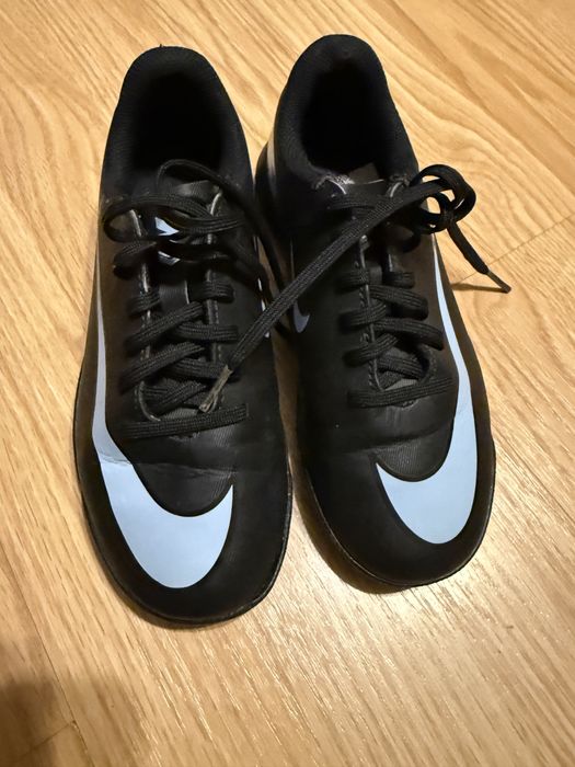 Buty piłkarskie lanki / turf Nike Mercurial r. 33 – Czarno-niebieske