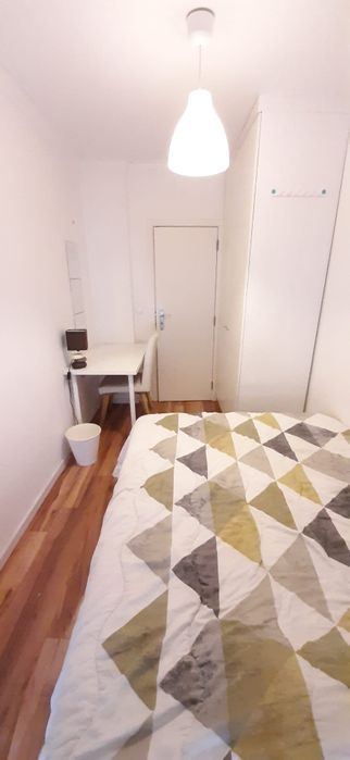 Quarto casal na GRAÇA. Centro Lisboa. Entrada imediata.