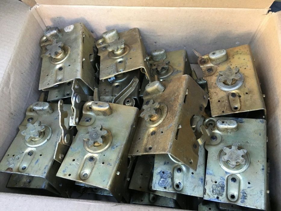 Газ-13 Чайка Колпаки Хром Стёкла Выхлопная Замки Стартер Бампер