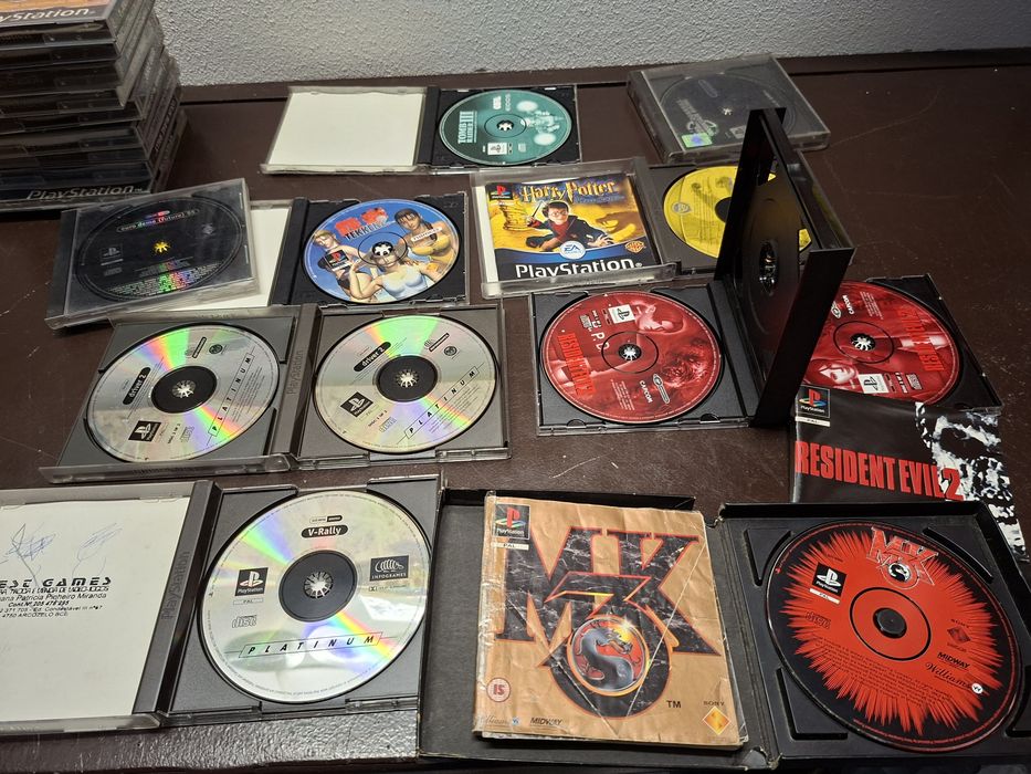Consola ps1 com jogos.