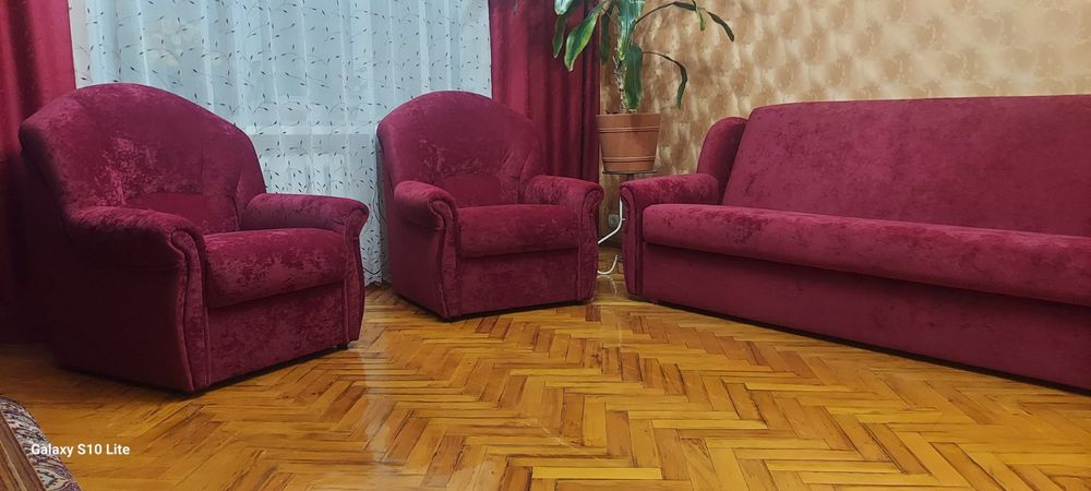 Ремонт і перетяжка оббивка м'яких меблів перетяжка мебели.