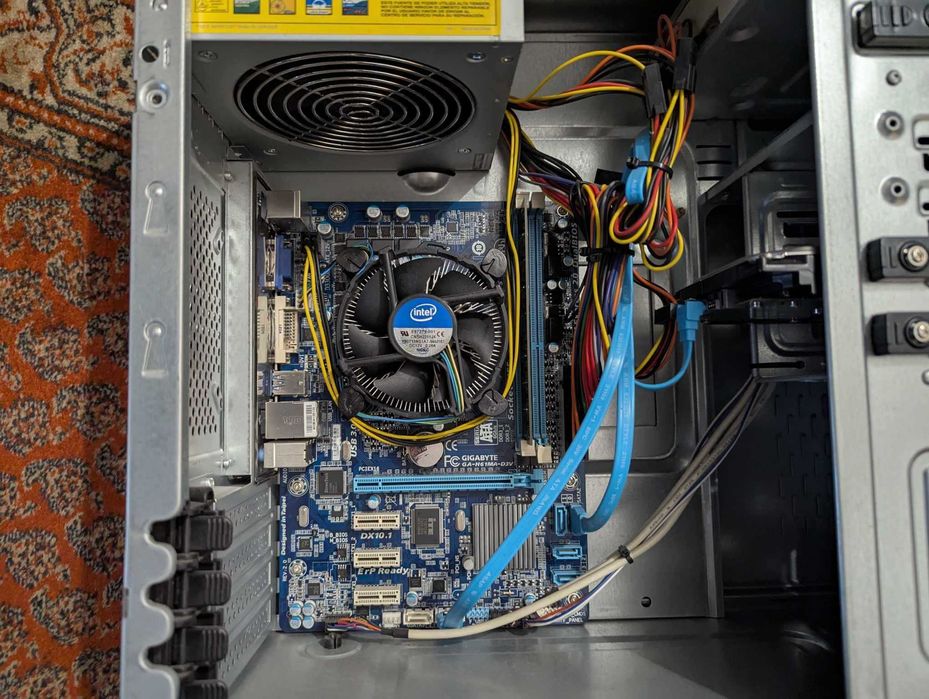 Komputer windows 7,  Gigabyte GA-H61MA-DEV, i3-2120, zasilacz 350W