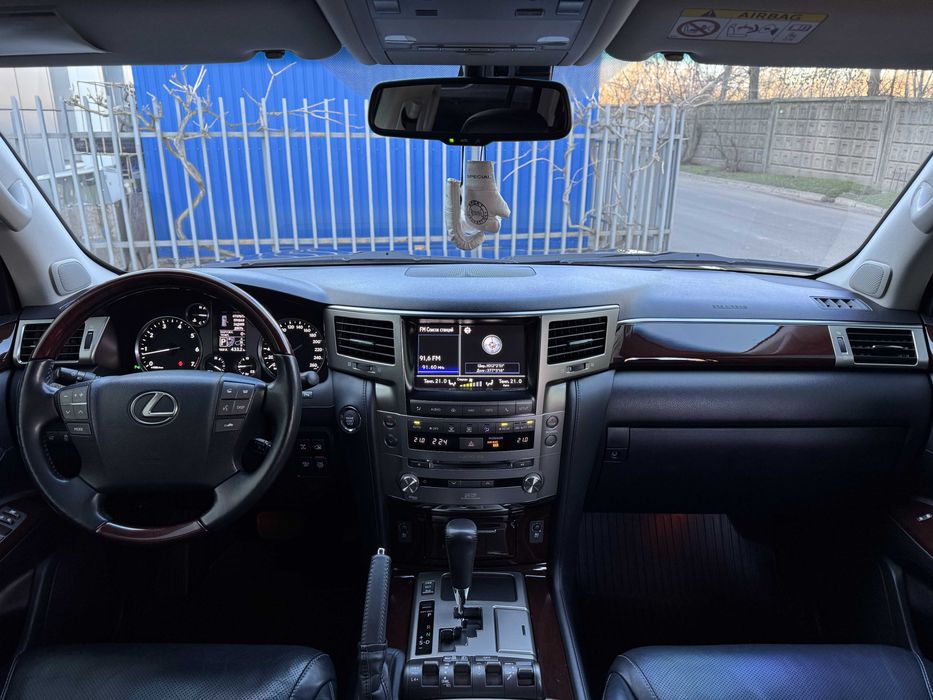 Lexus LX570 2013