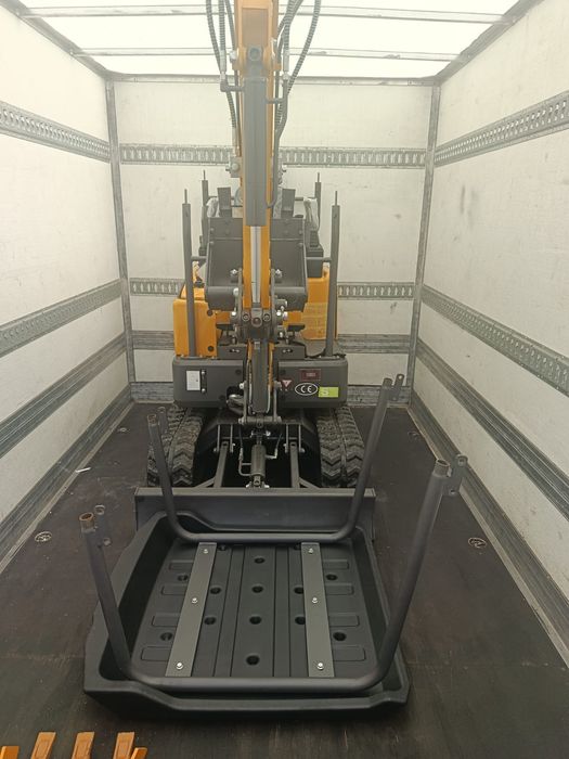 екскаватор KRÜGER XKW-18, двигун KUBOTA D-722 1.8 T