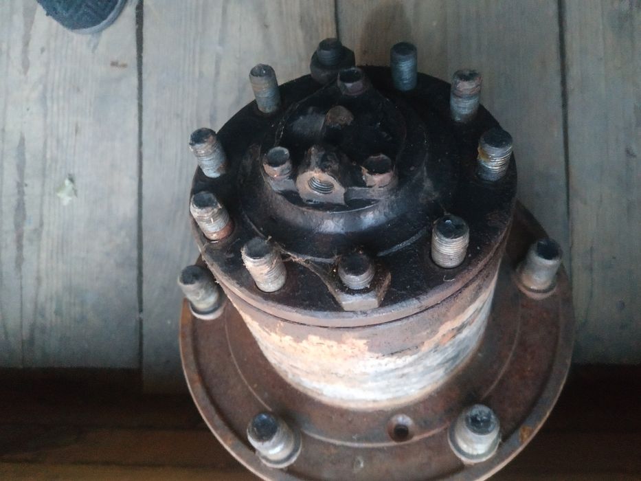 Частини переднього моста