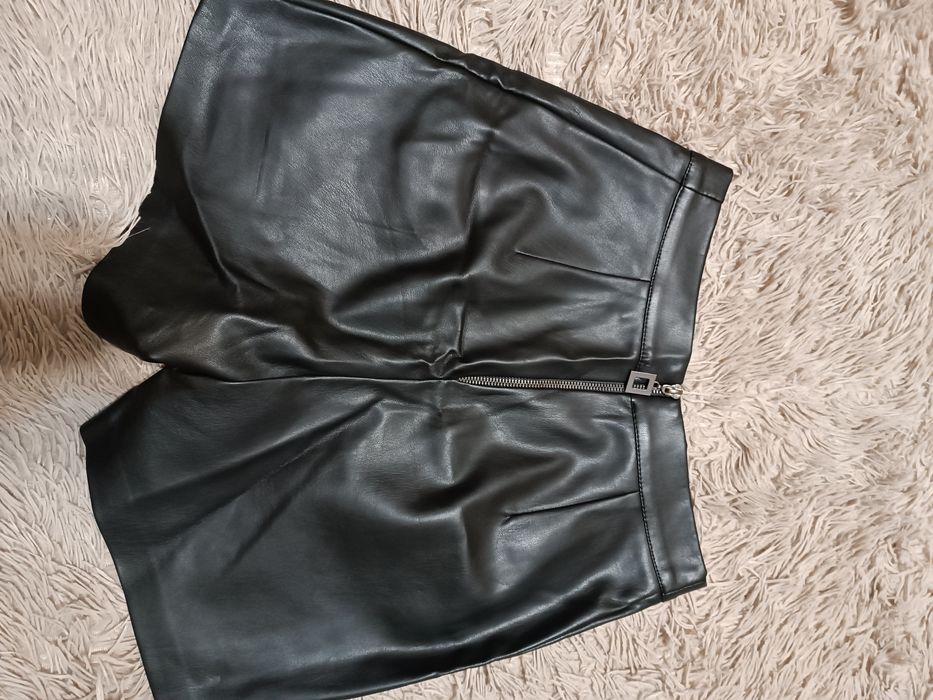 Жіночі шкіряні шорти