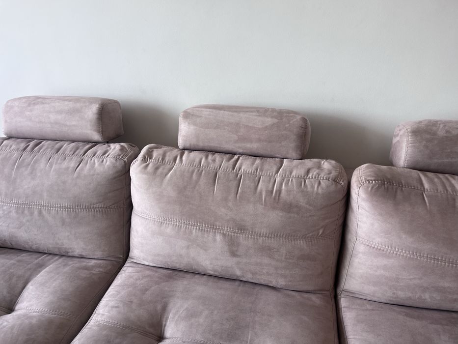 Sofa de veludo taupe rosa