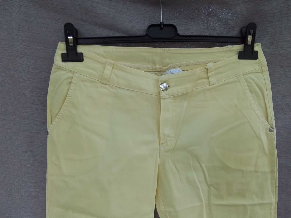 17. Żółte elastyczne spodnie damskie