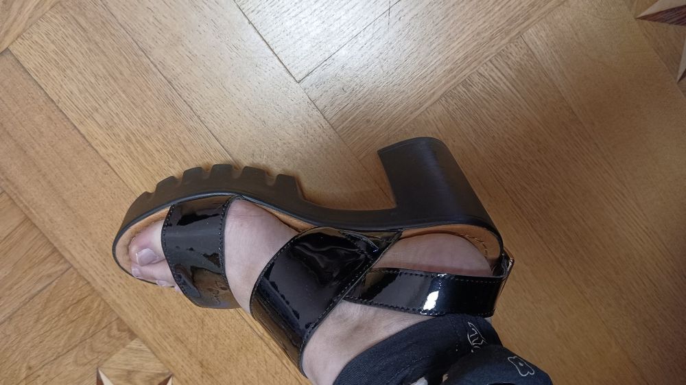 Продам босоножки 37р