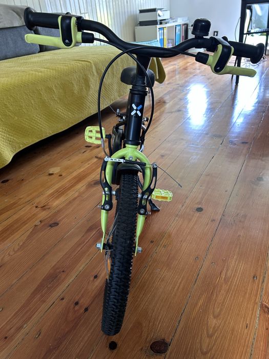 Bicicleta Btwin Disover - Dark Hero 500 Edition