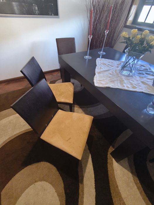 Mesa de Jantar extensível com 6 cadeiras estofadas incluído