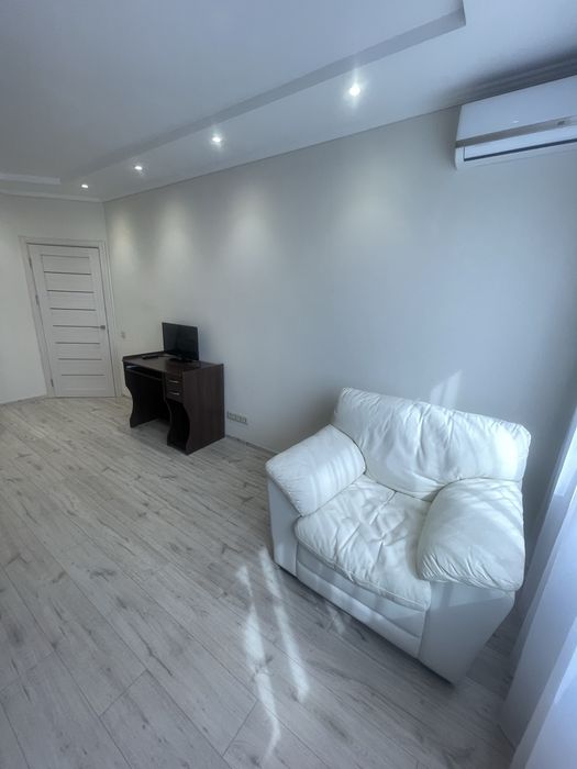 Продаж ЖК Аквамарин пр. Берестейський 131-а 2 к кв. площа 81,2 м