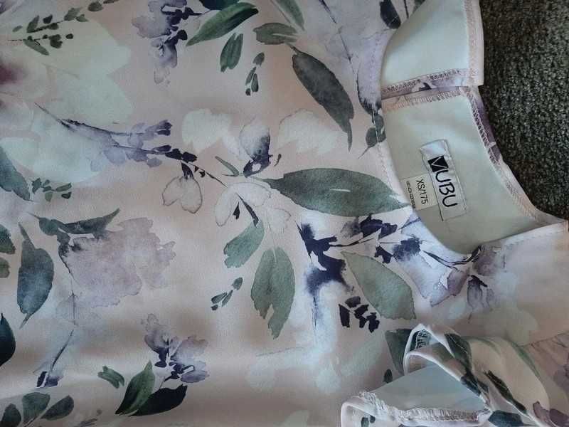 Sukienka w kwiaty z odkrytymi ramionami S-M