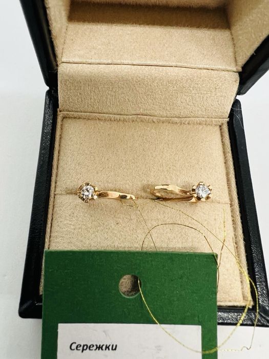 Золоті сережки з жовтого золота 585 з діамантами 0.28 карат. Бриллиант
