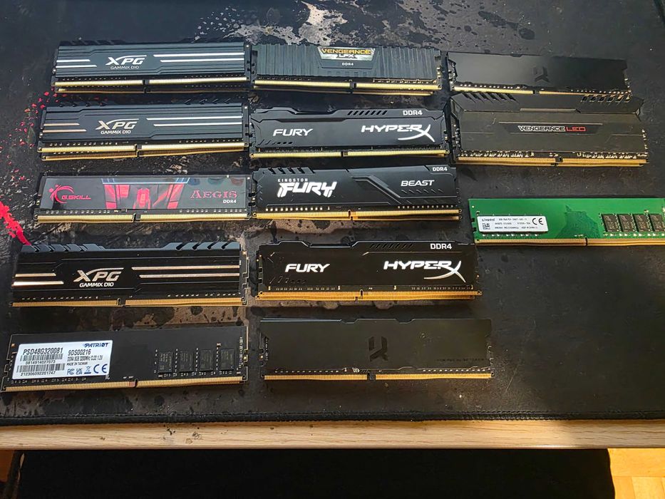Pamięci RAM DDR4  16 GB w dwóch kościach po 8GB nowe i używane