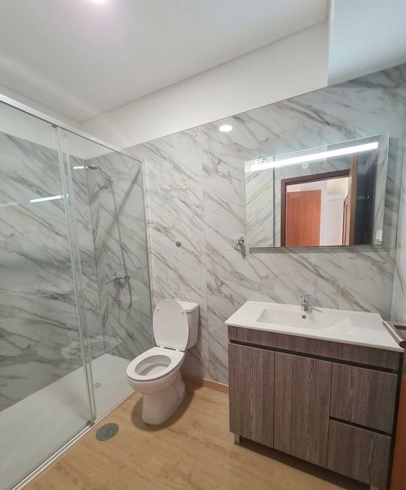 Oportunidade Exclusiva no Centro de Santa Maria da Feira: Imóvel Remodelado com Elevado Potencial (Habitação / Escritórios)