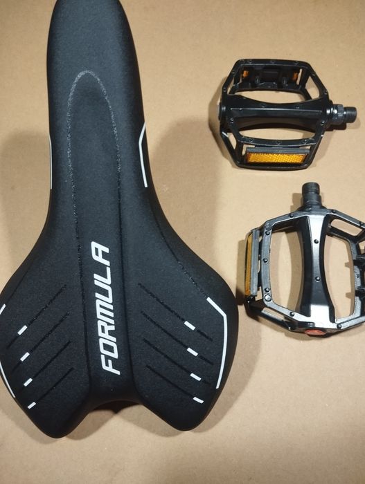 Продам велосипедний сединя та педали