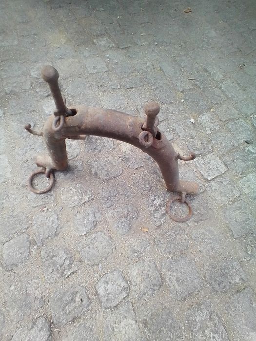 Canga de ferro.     ,