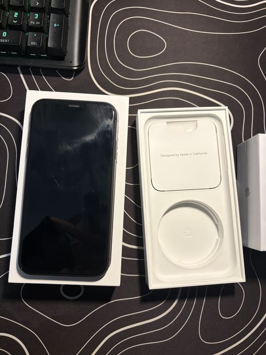 IPHONE 11 128g + AIR PODS PRO - 150€